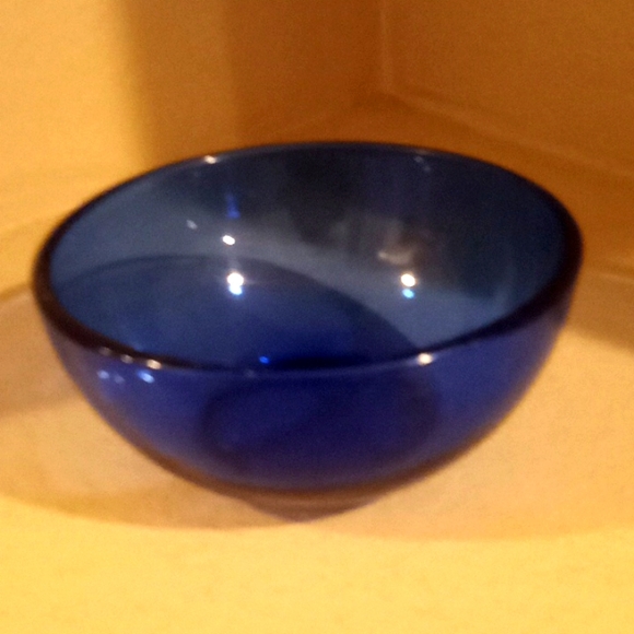 VTG- Cobalt Blue Cereal Glass Bowl - Picture 6 of 8
